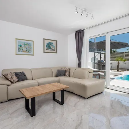 펜션 Modern House Jadranka With Pool - Happy