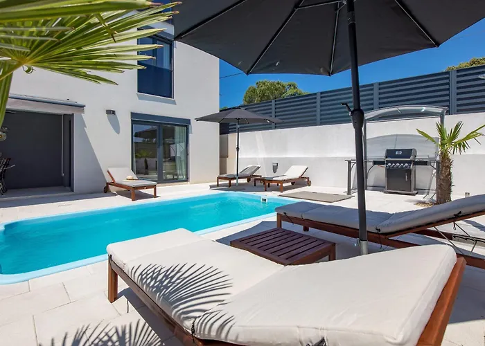 Holiday home Modern House Jadranka With Pool - Happy